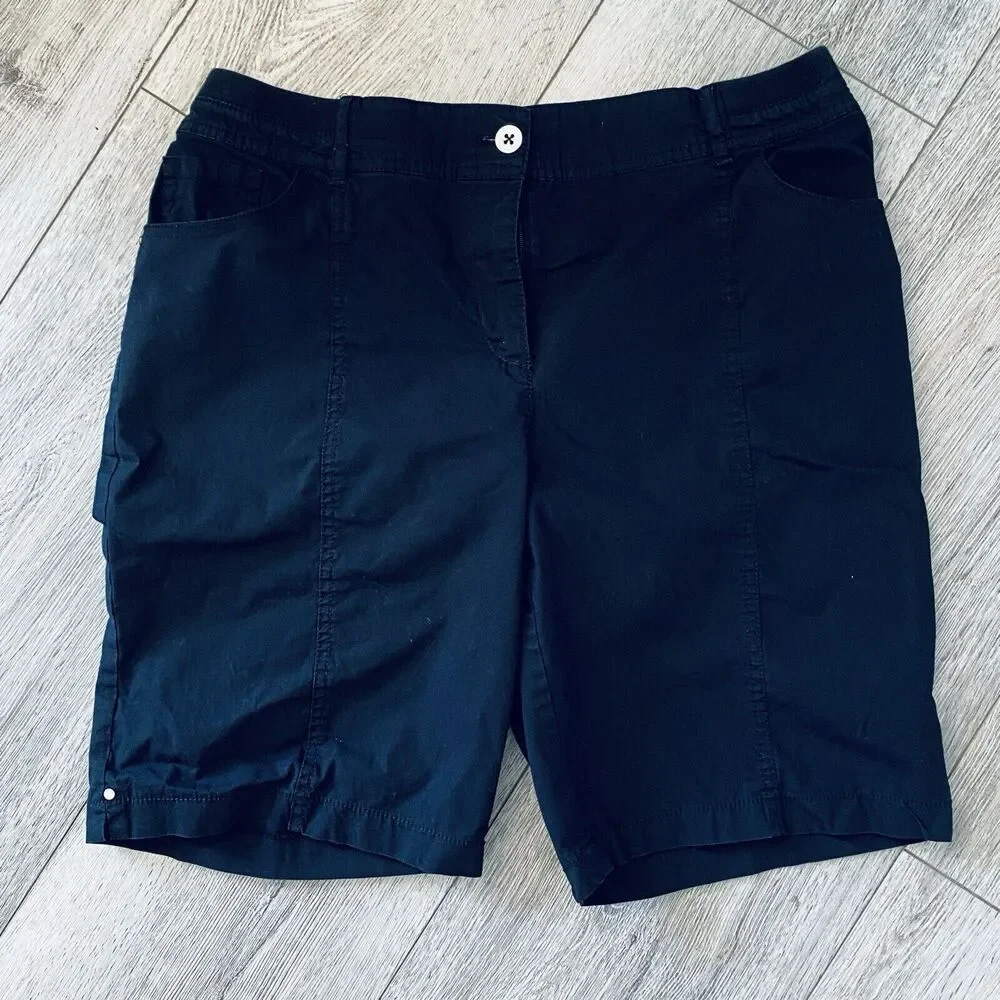 Chicos Shorts Womens Size 1 Medium Short Black Bermuda Stretch 12.5